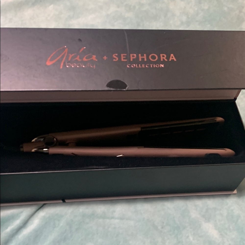 Aria Beauty Sephora Collection Hair Tame Infrared Flat Iron Straightener - 1” - Picture 2 of 7